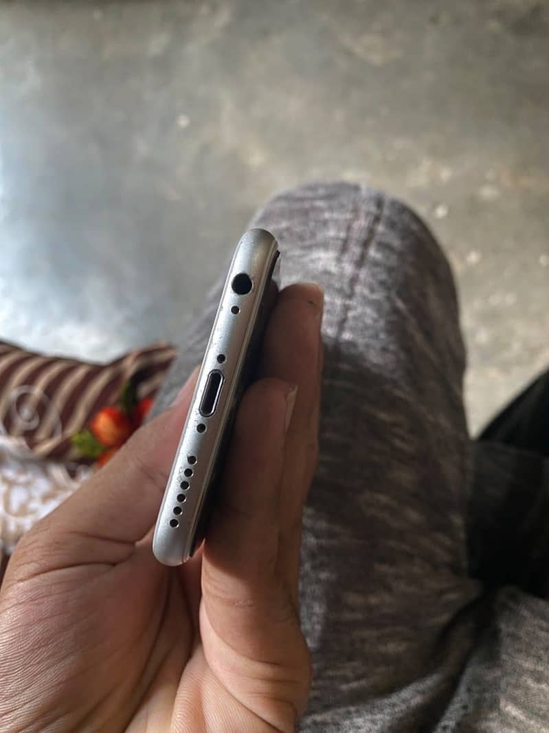 Apple iPhone 6S 1