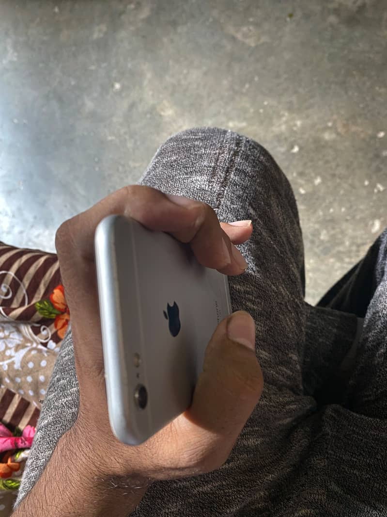 Apple iPhone 6S 3