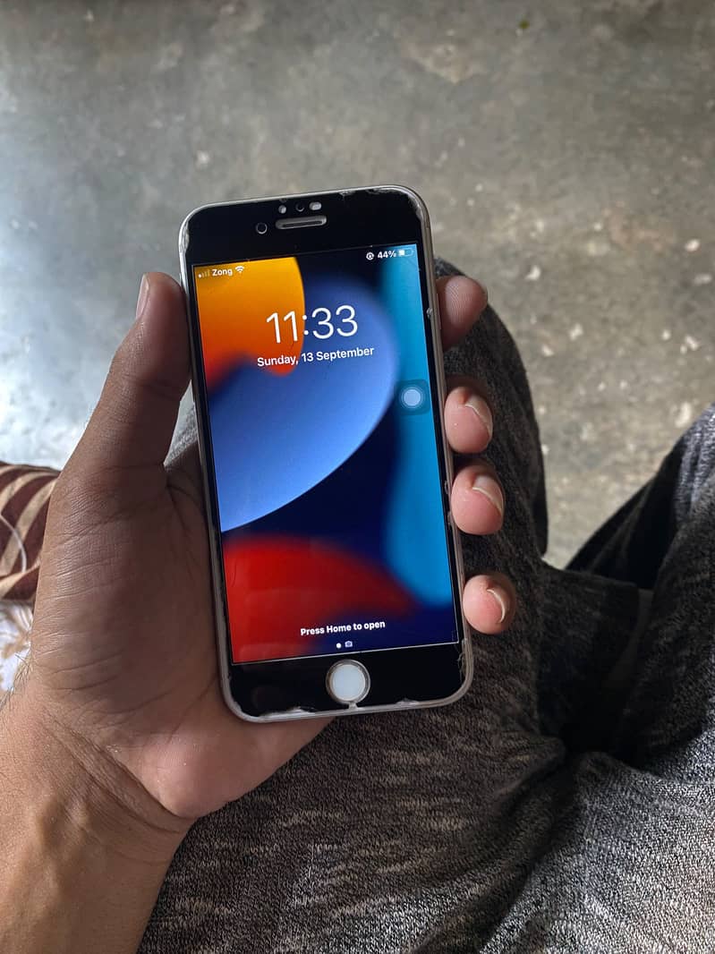 Apple iPhone 6S 4