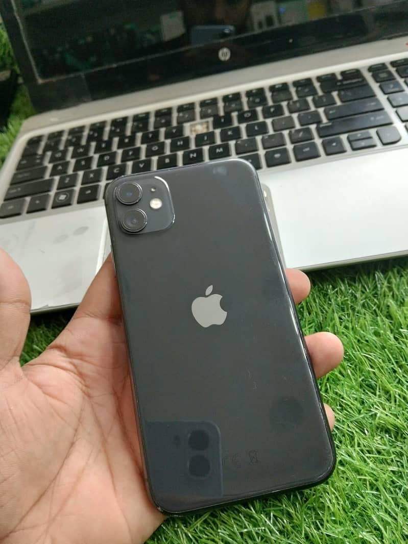 Apple iPhone 11 4