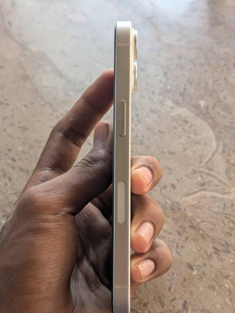 Apple iPhone 13 3