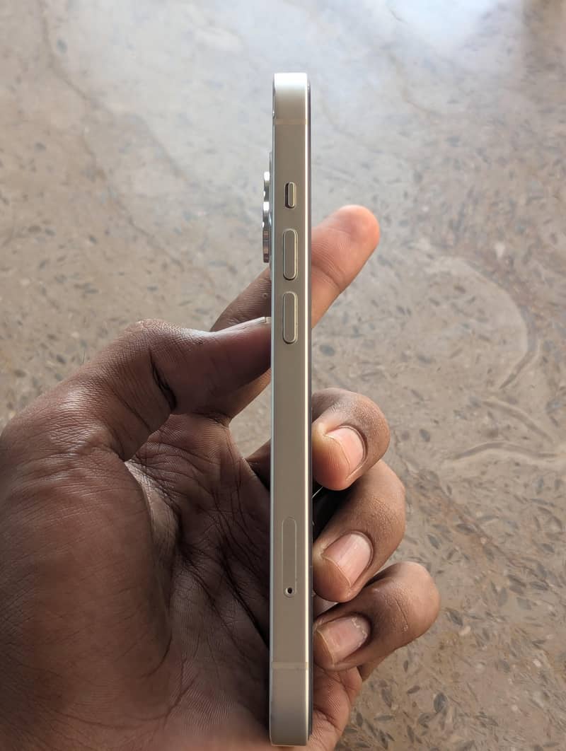 Apple iPhone 13 4