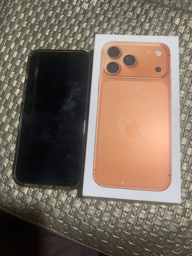 Apple iPhone 17 Pro Max 4