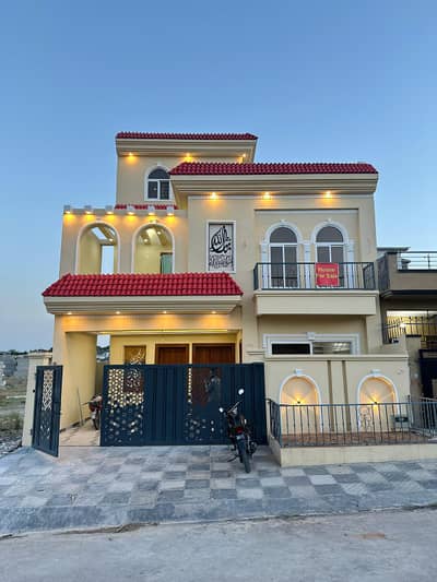 8 MARLA BRAND NEW HOUSE FOR SALE ON REASONABLE PRICE