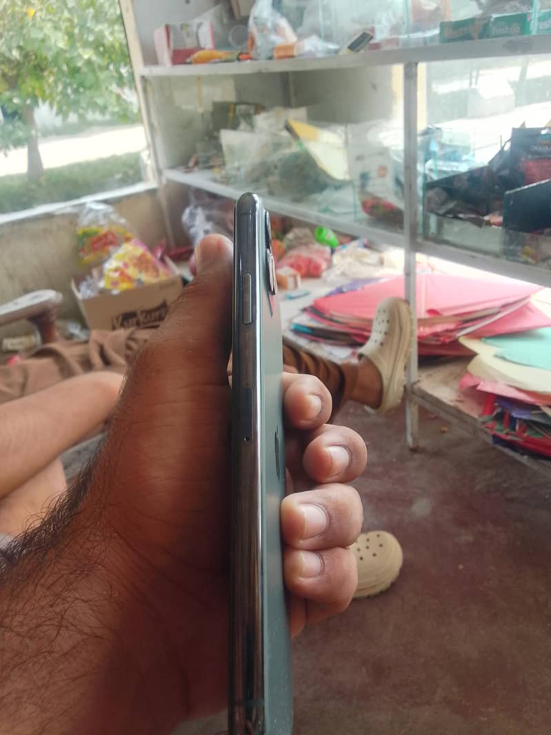 Apple iPhone 11 Pro Max 0