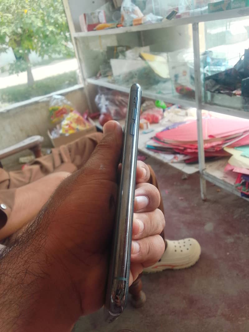Apple iPhone 11 Pro Max 3