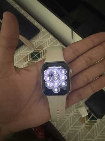 Apple watch series SE 2 40mm starlight