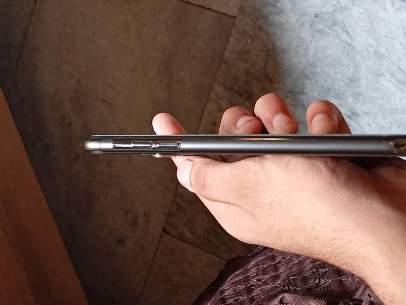 Apple iPhone 11 Pro Max 1