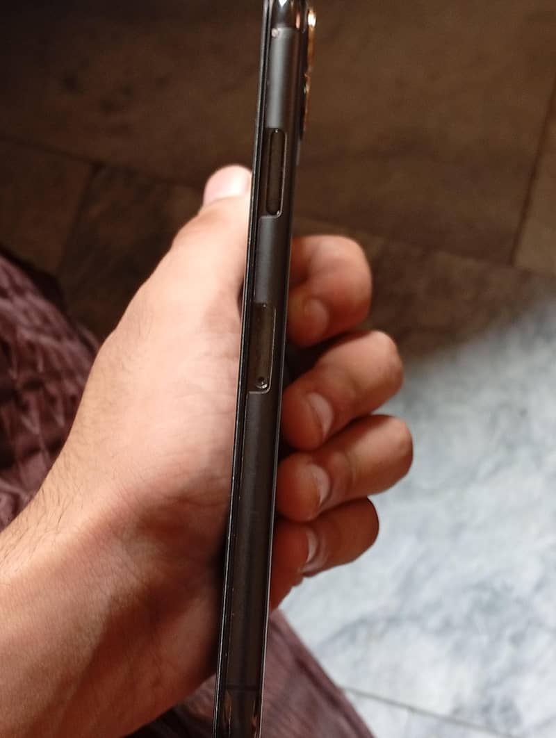 Apple iPhone 11 Pro Max 3