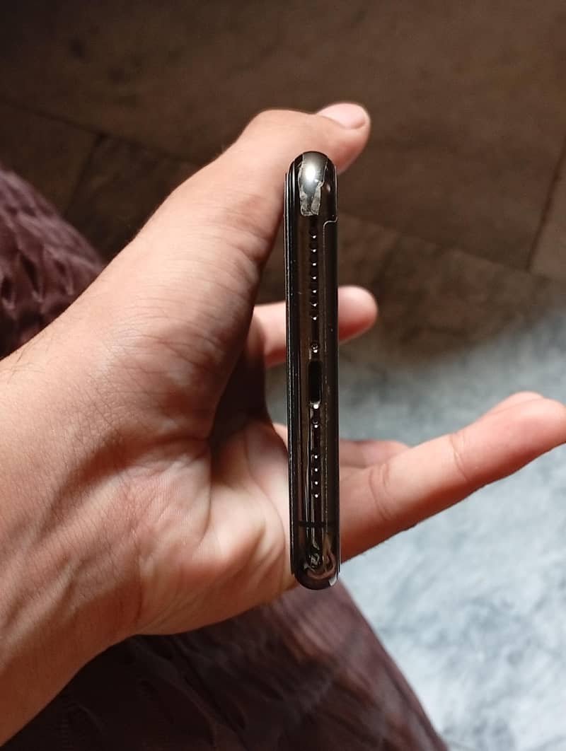 Apple iPhone 11 Pro Max 4
