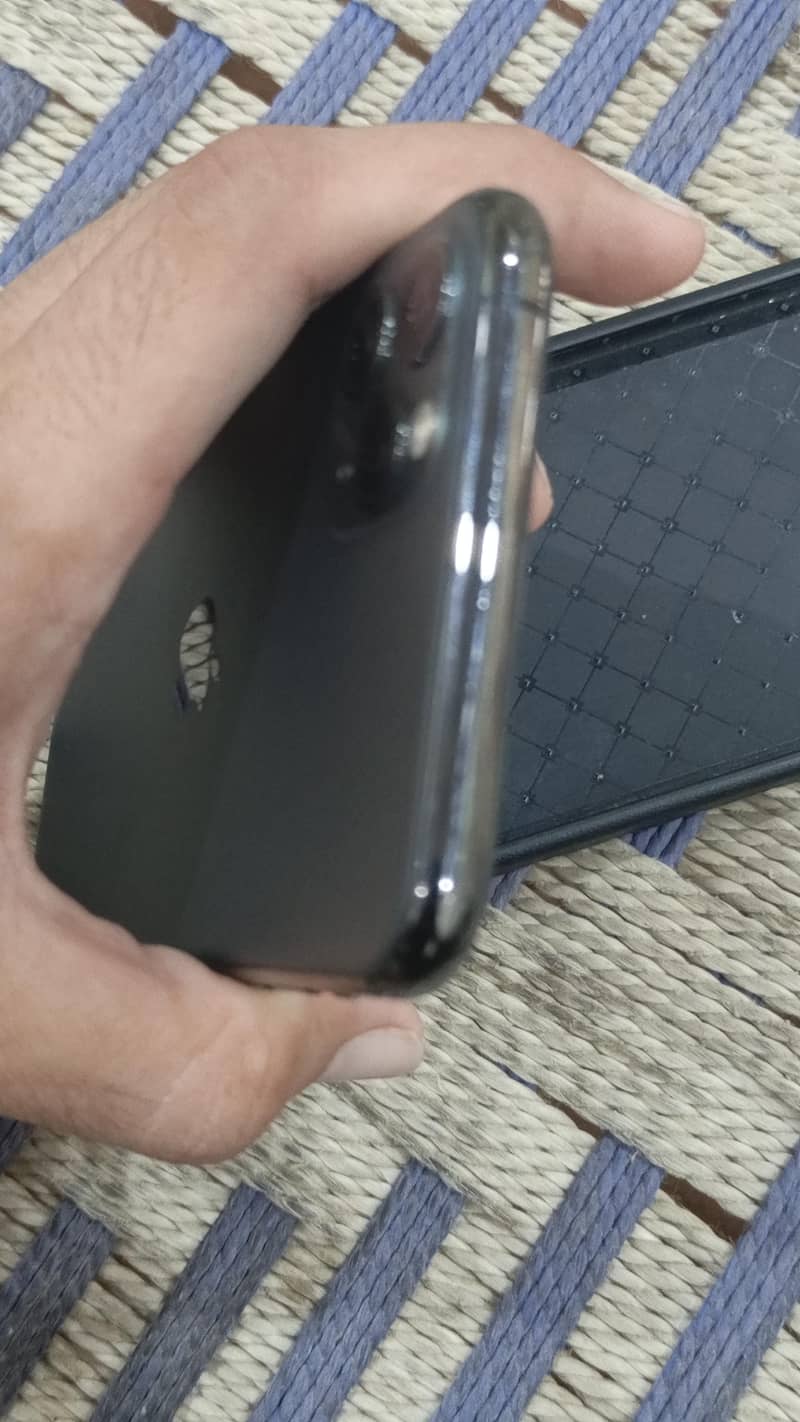 Apple iPhone 11 Pro Max 1