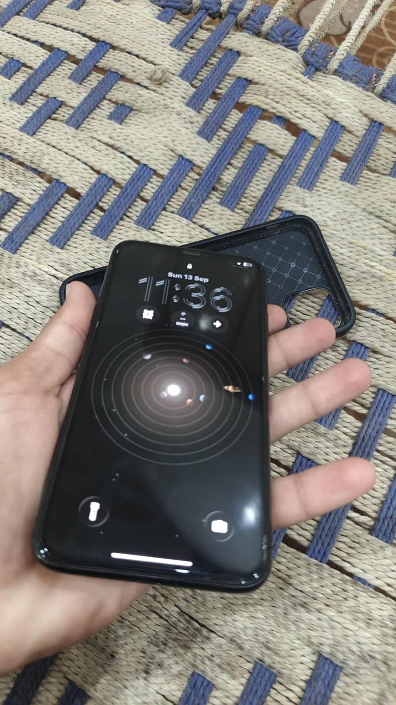 Apple iPhone 11 Pro Max 4