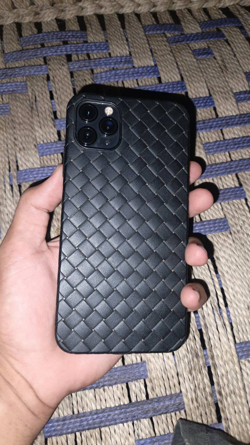 Apple iPhone 11 Pro Max 6