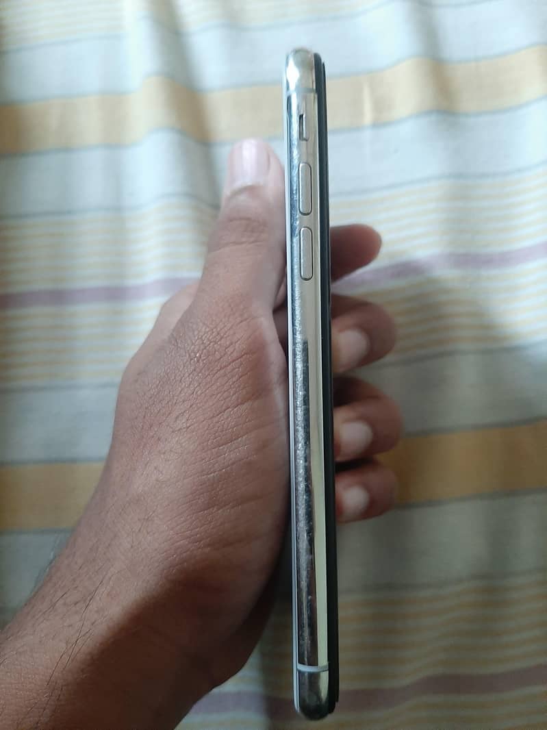 Apple iPhone X 3
