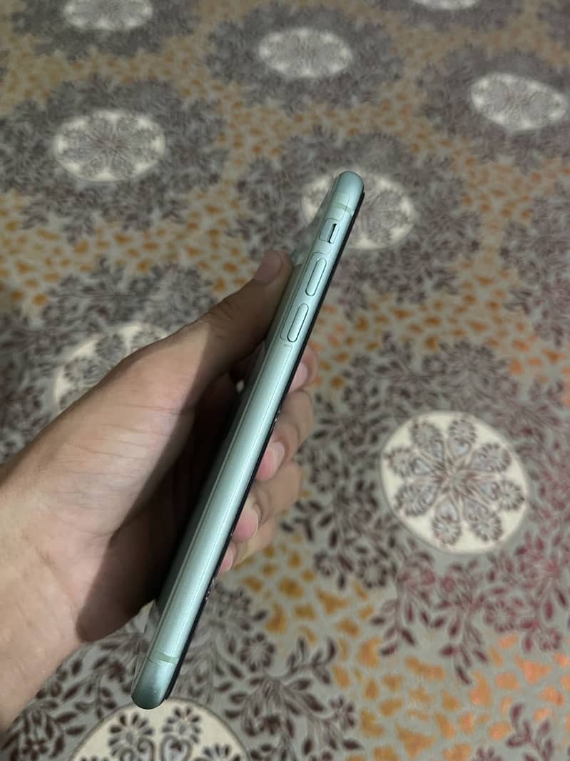 Apple iPhone 11 3