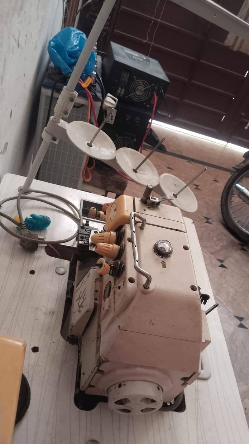 Overlock Sewing Machine 1