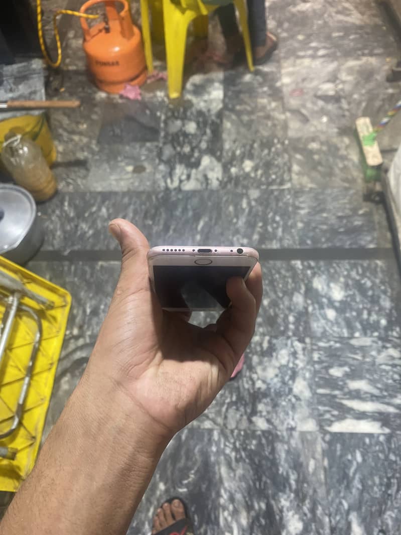 Apple iPhone 6S 1