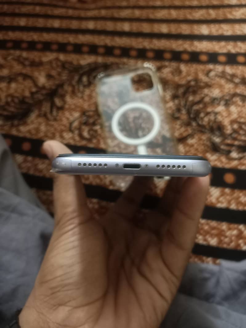 Apple iPhone 11 3