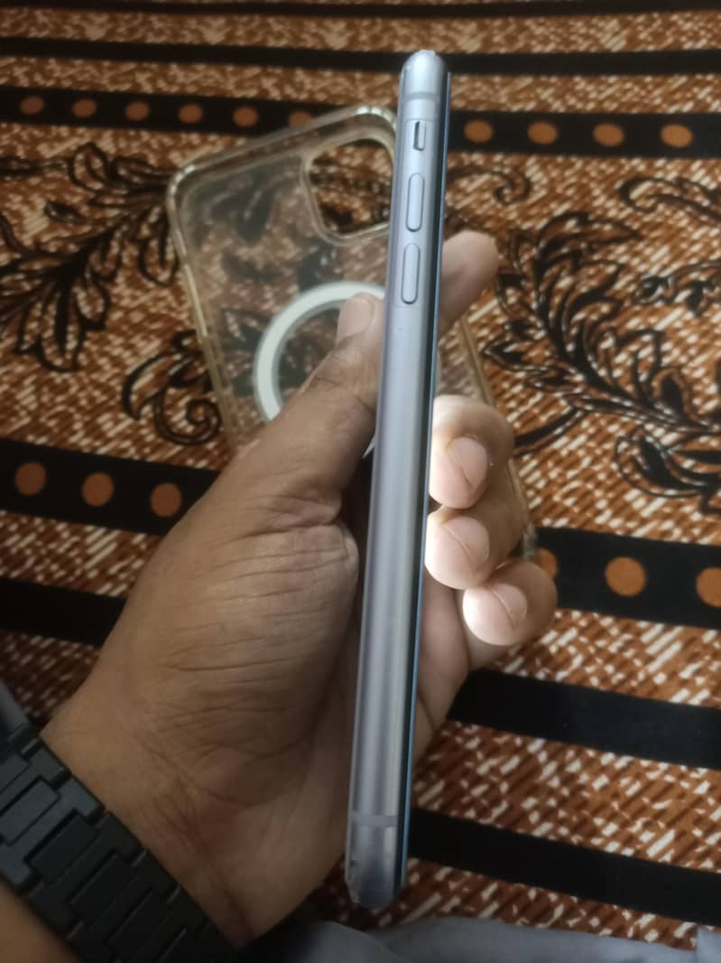 Apple iPhone 11 4
