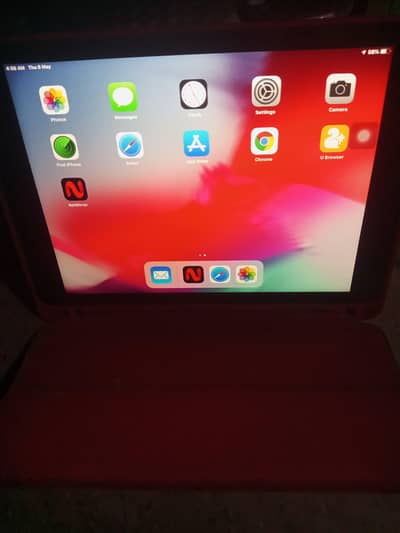 IPAD AIR 1 ON HAIN all ok bas battery issue urjant sale krna hain