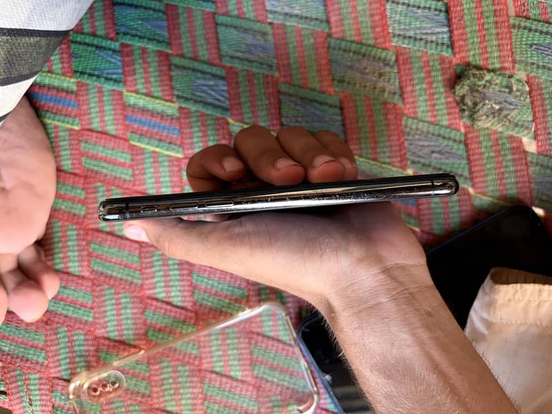 Apple iPhone X 4