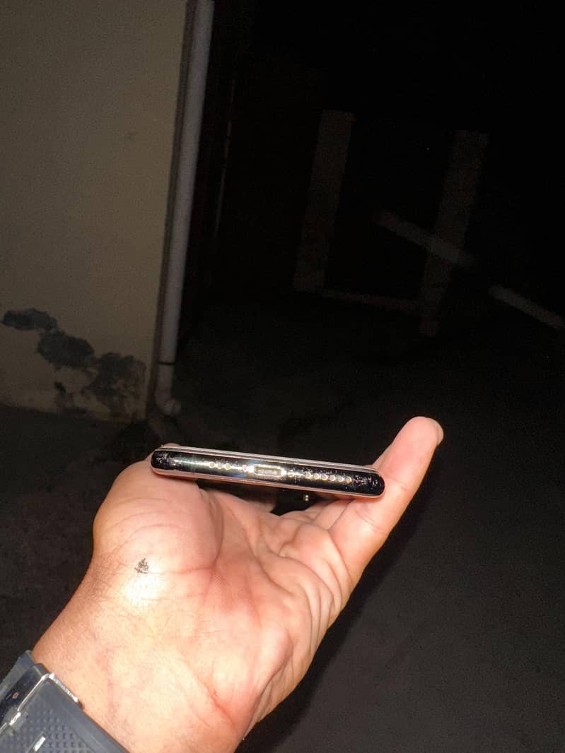 iPhone XS 3