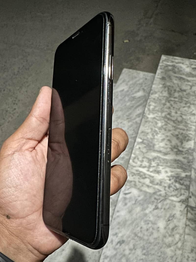 iPhone XS 4