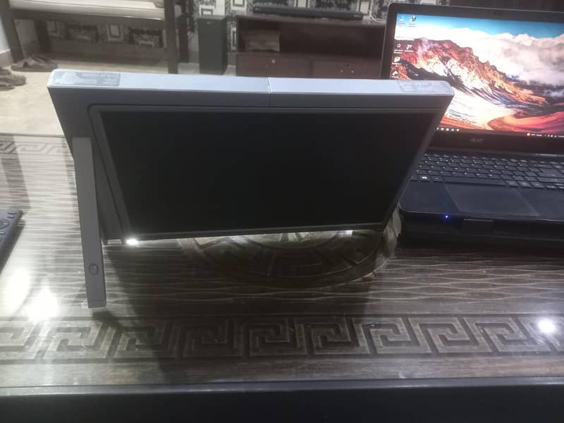 dual external screen 3