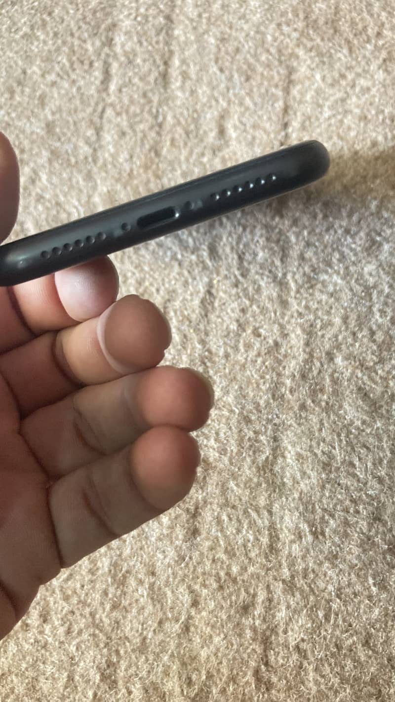 Apple iPhone 11 3