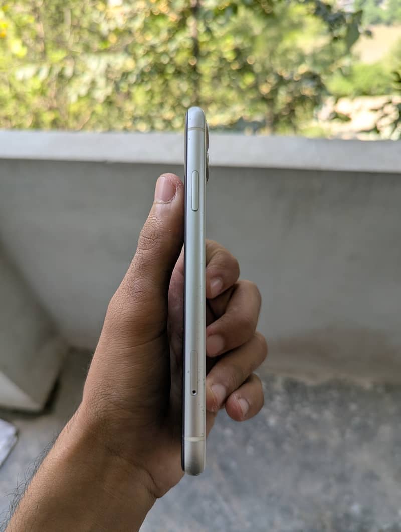 Apple iPhone 11 3