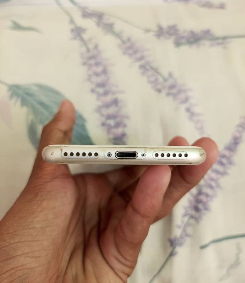 Apple iPhone 8 3