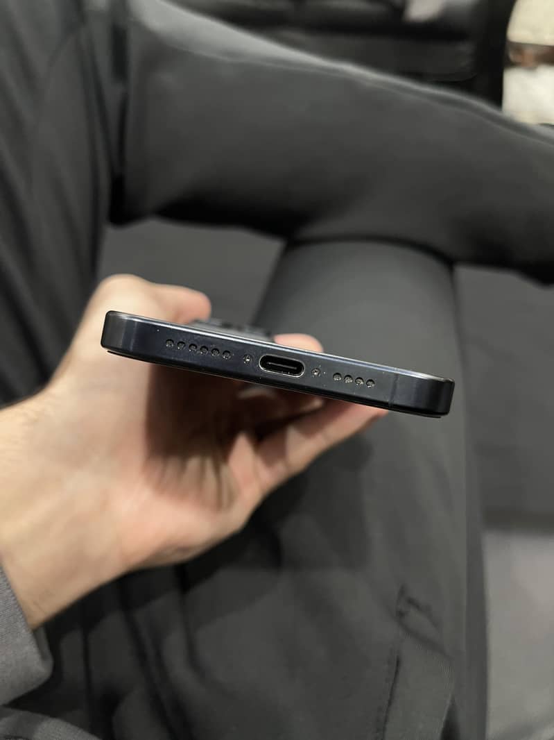Apple iPhone 15 Pro Max 2