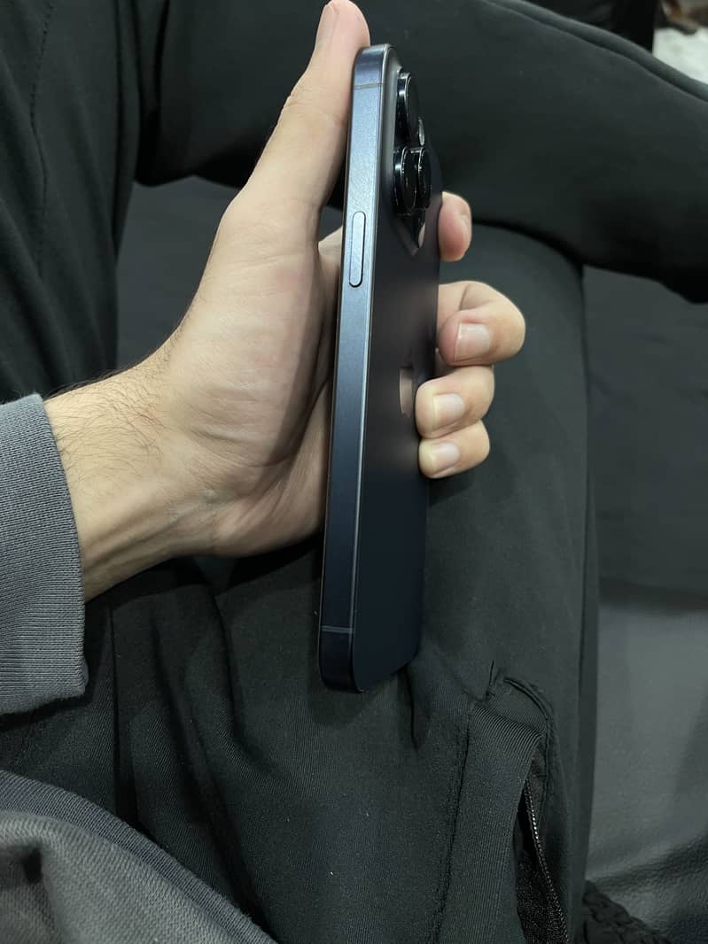 Apple iPhone 15 Pro Max 3