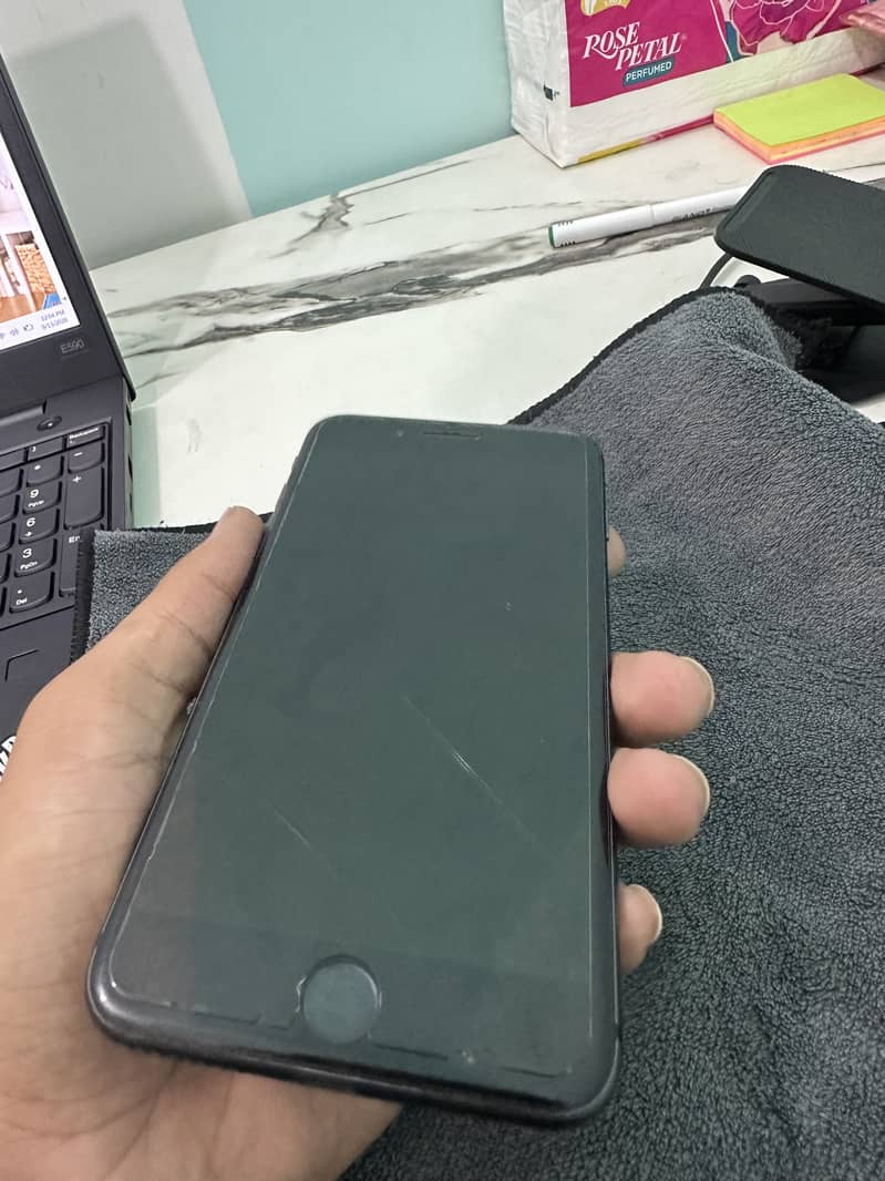 Apple iPhone 8 Plus 1