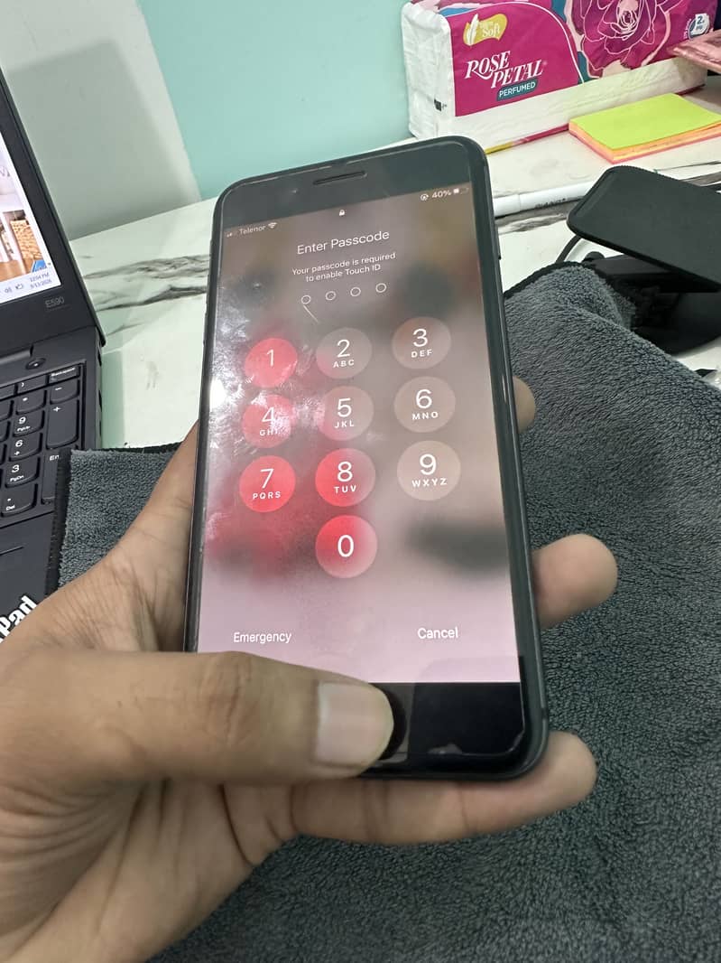 Apple iPhone 8 Plus 2