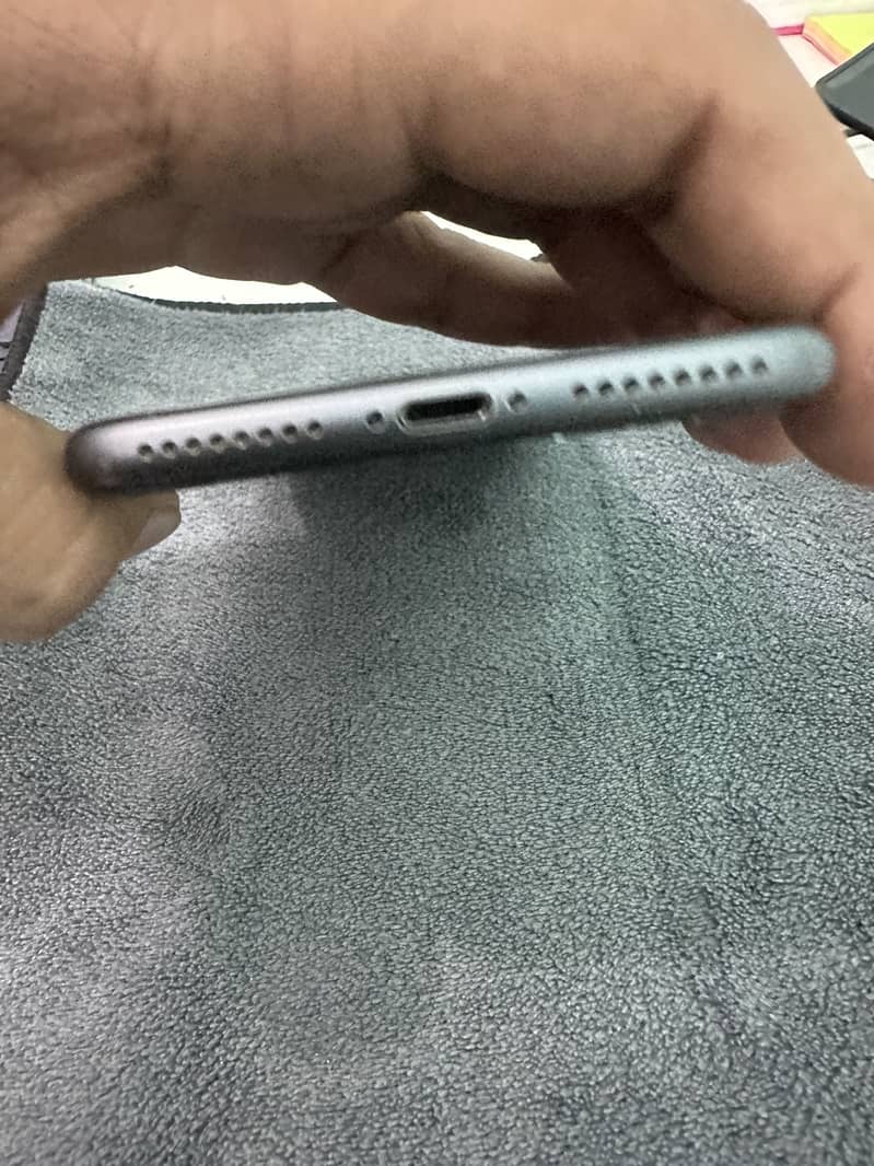 Apple iPhone 8 Plus 4