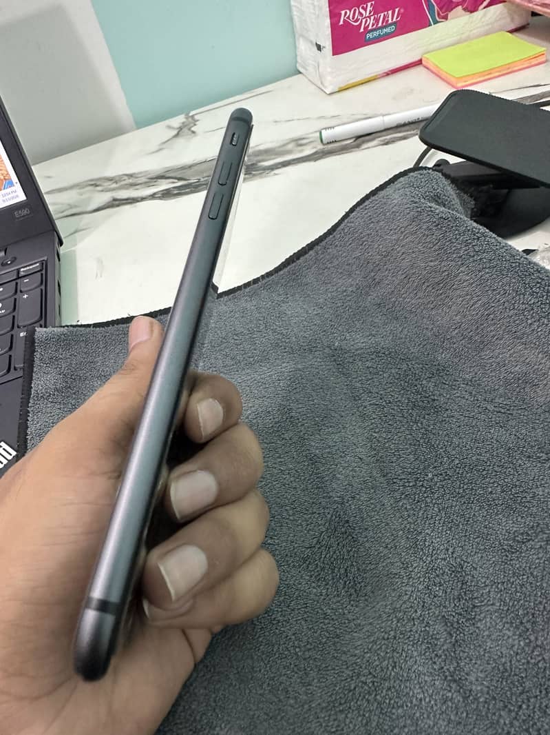 Apple iPhone 8 Plus 5