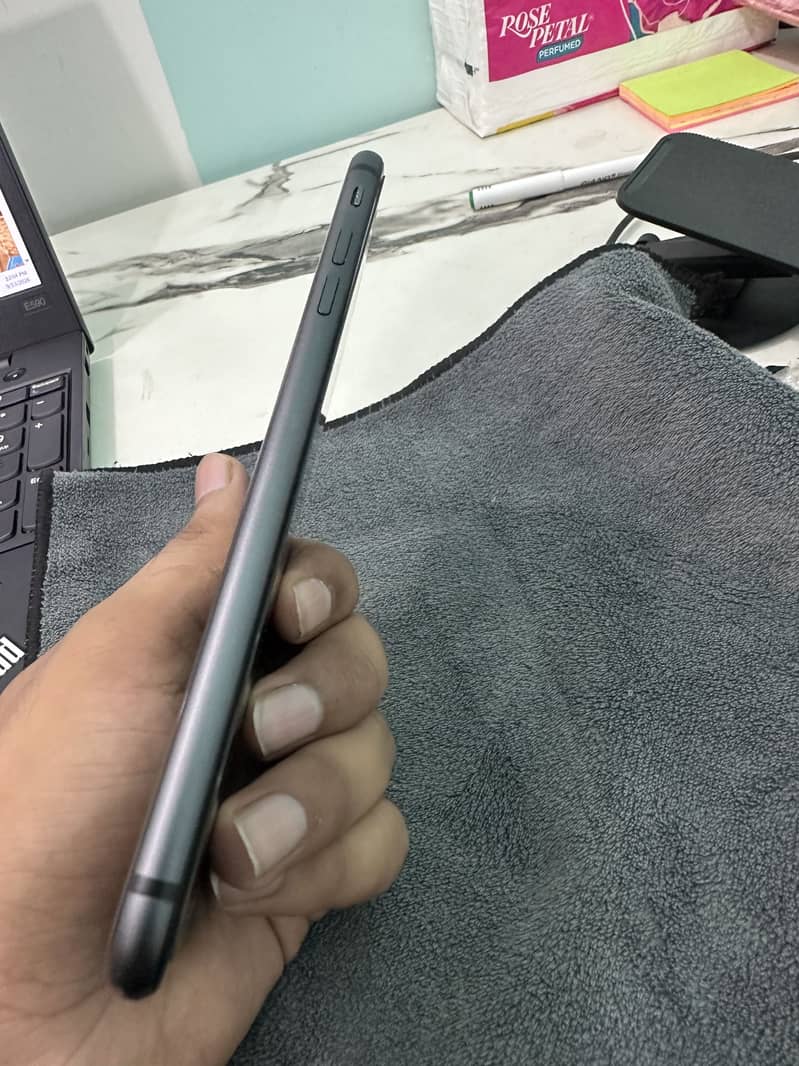 Apple iPhone 8 Plus 6