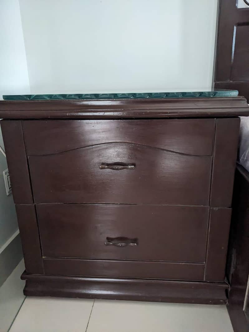Bed side drawers and Dressing table 1