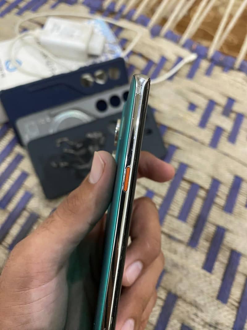 Tecno CAMON 40 Pro 6