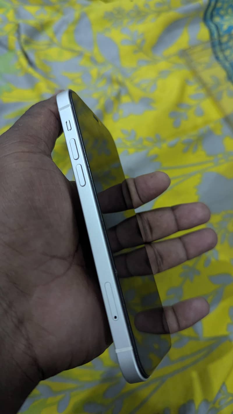 Apple iPhone 12 1