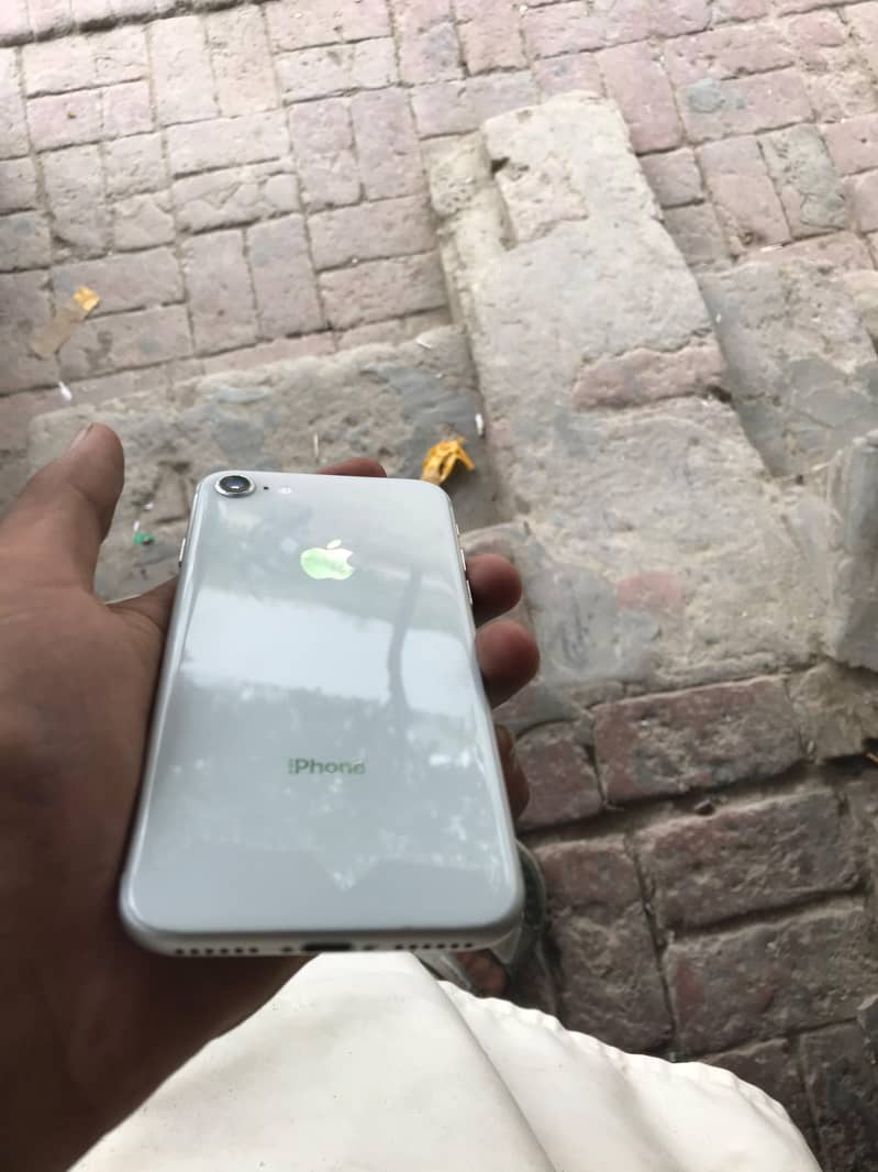 Apple iPhone 8 3