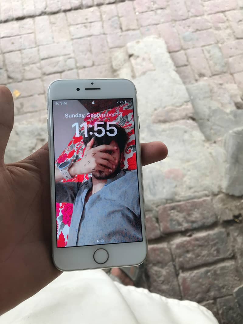 Apple iPhone 8 4