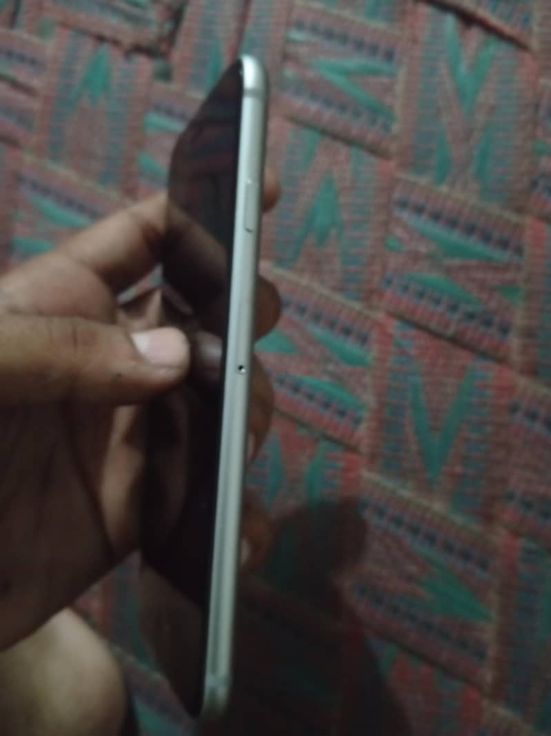 Apple iPhone 6S 1