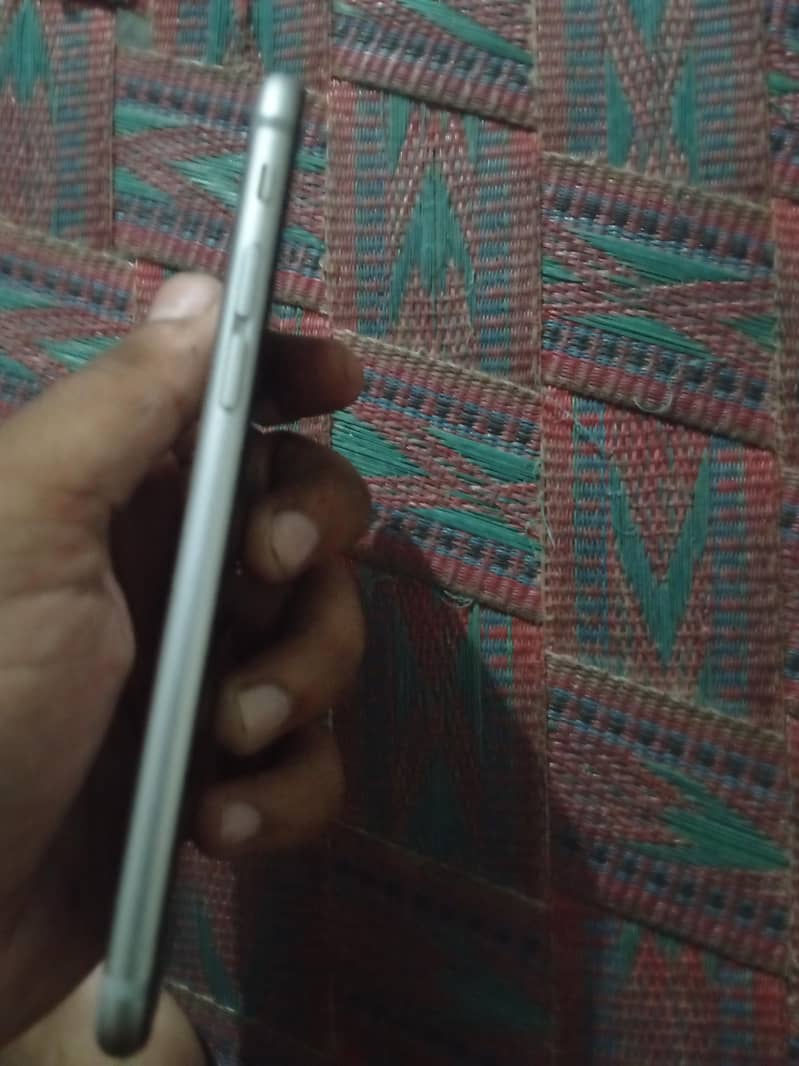 Apple iPhone 6S 5