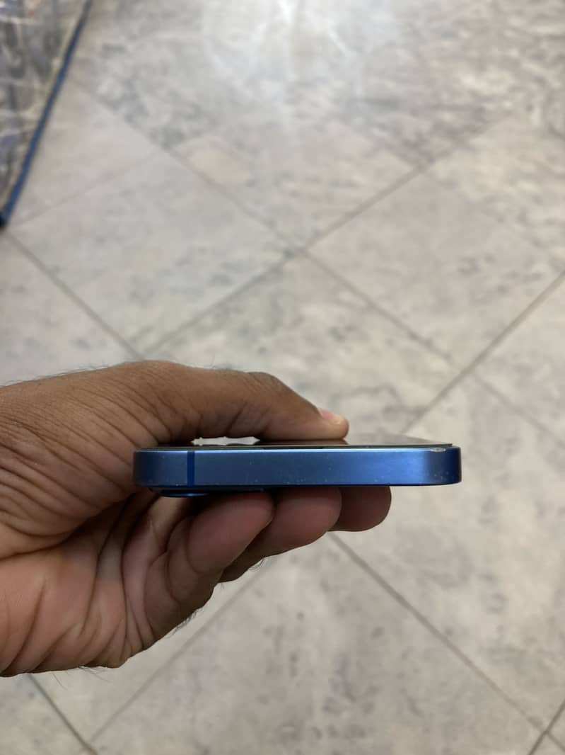 Apple iPhone 13 4