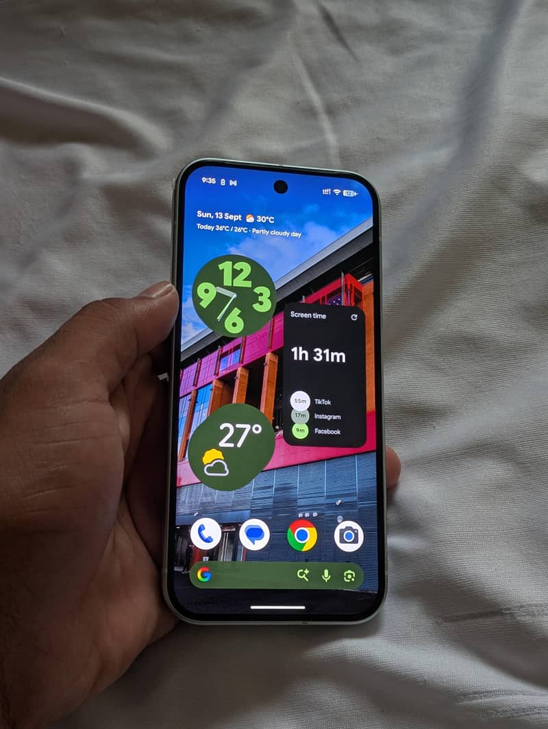 Google Pixel 9 mint condition. 2