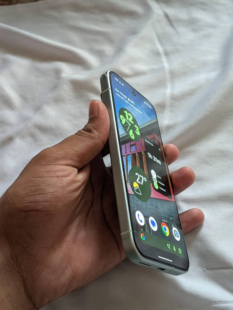 Google Pixel 9 mint condition. 3