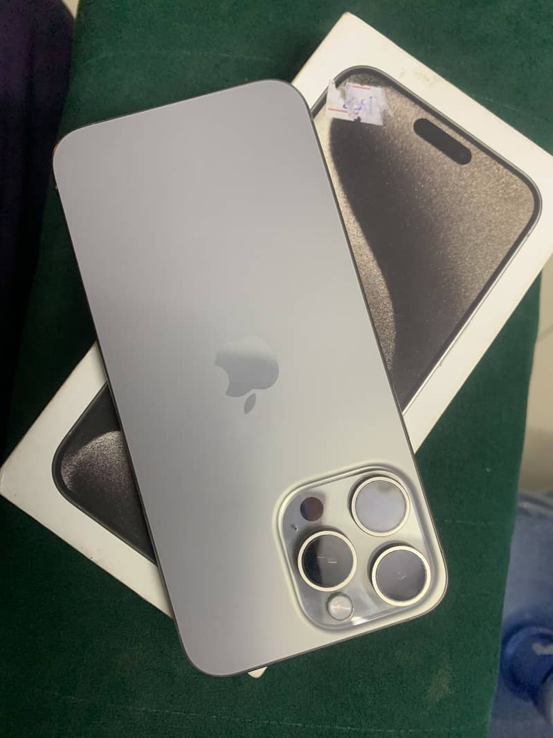 Apple iPhone 15 Pro Max 0
