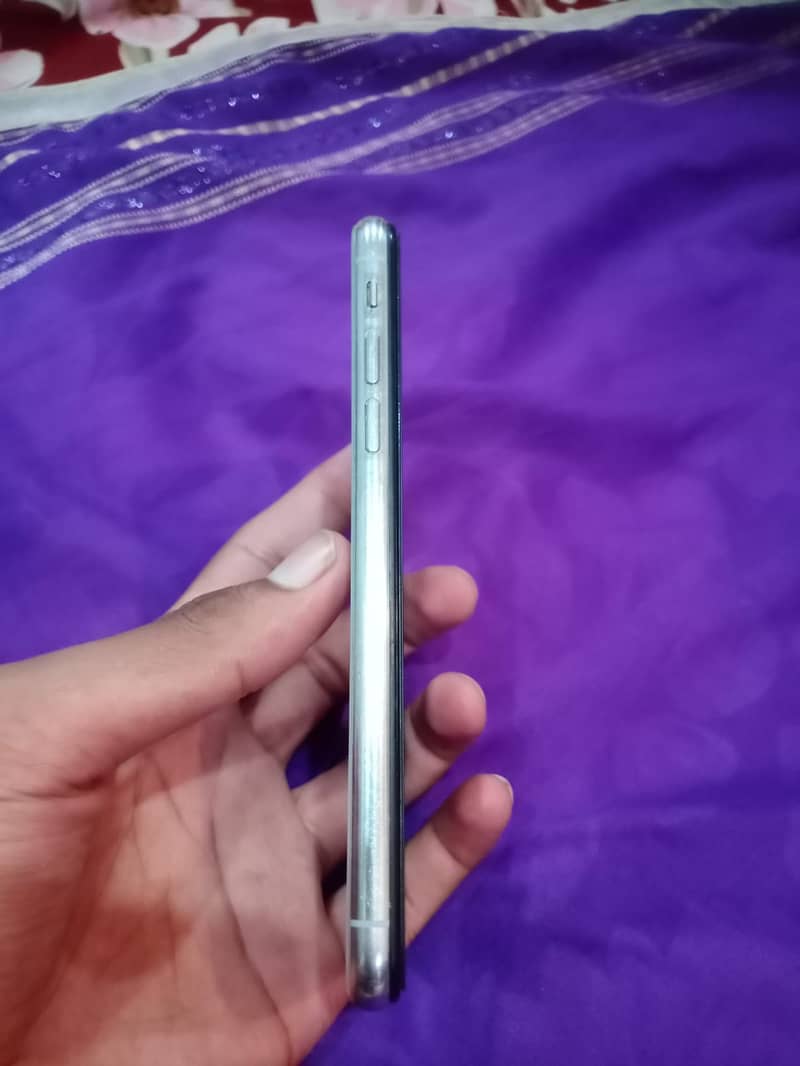 Apple iPhone X 3